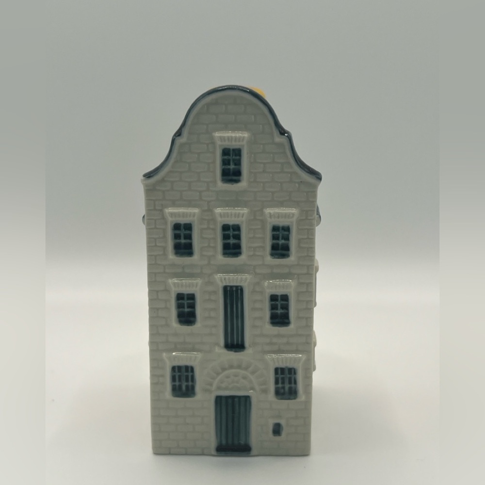 KLM Bols Blue Delft Ceramic House #79 - sealed